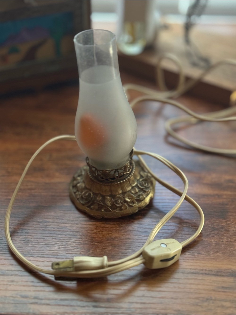 Vintage Matson Ornate Metal Base Electric Table Lamp with Frosted Glass Shade - Picture 9 of 9